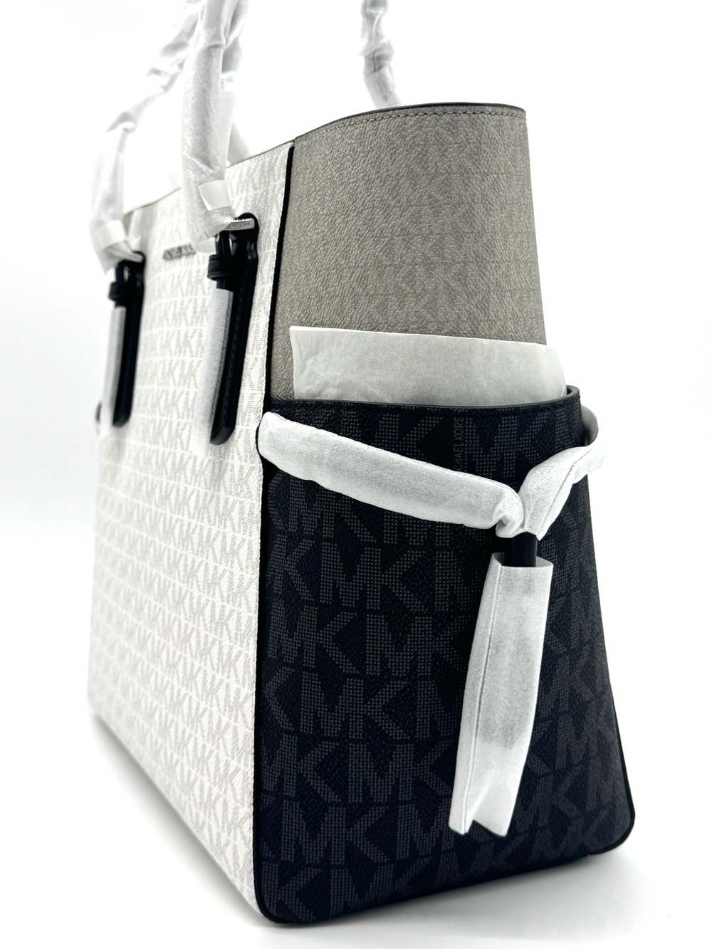 Michael Kors Voyager Large Color-Block Signature Logo Tote Bag - Optic White - Picture 4 of 11